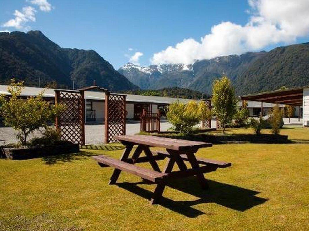 Lake Matheson Motel Fox Glacier Exterior photo